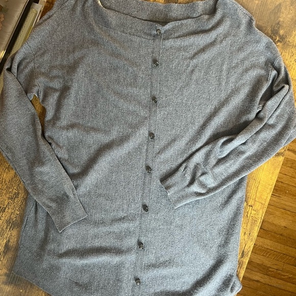 Cashmere sz L, grey, long sleeve, pullover sweater w/jeweled buttons accessory. - Picture 8 of 9